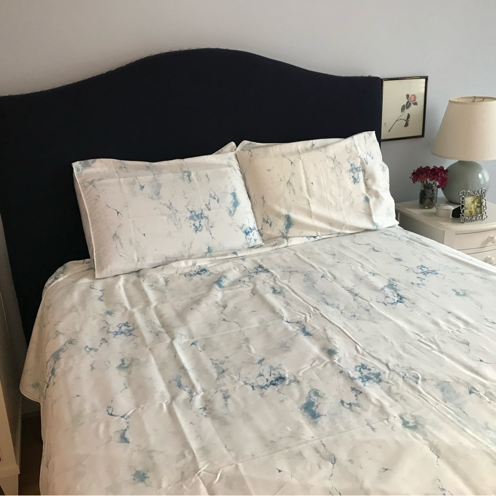 Sferra Queen duvet and standard shams.
